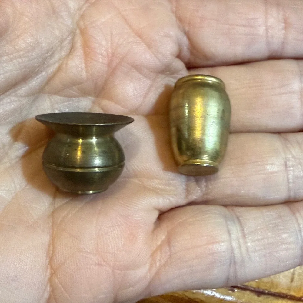 Vintage Miniature Brass Vase Set Dollhouse Decor Tiny‎ Bud Vase Urn 2pc